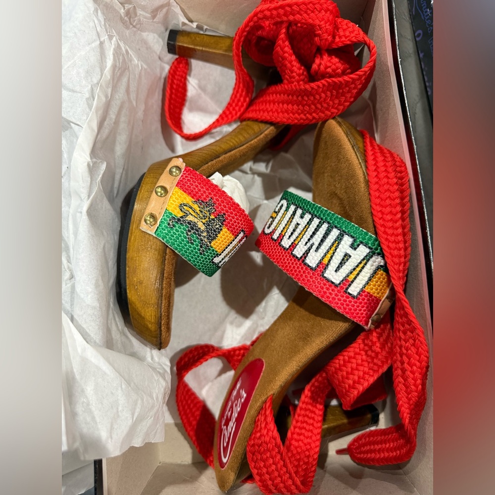 RARE COLLECTOR PLATFORM HEELS ✨Statement shoes with Serious Fashion History 💃🏻 - Picture 5 of 5